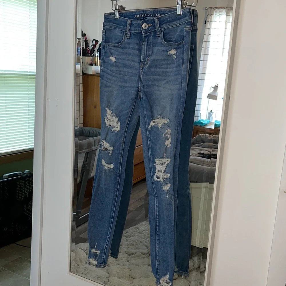 American Eagle Distressed Hi-Rise Jeggings - Picture 3 of 8